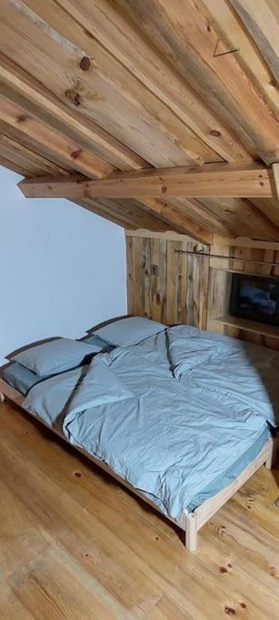 CHALET BORŮVKA - biofarma na samotě v lesích Benesov  Exterior foto